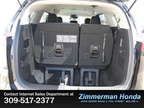 Used 2024 Kia Carnival LX FWD image 6