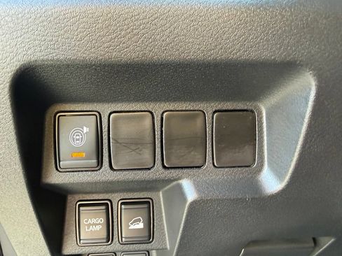 Used 2025 Nissan Frontier PRO-4X AWD/4WD image 18