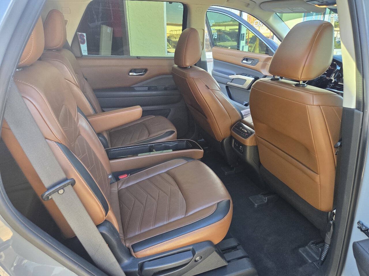 Used 2022 Nissan Pathfinder Platinum w/ Cargo Package FWD image 22
