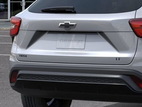 New 2026 Chevrolet Trax LT w/ Sunroof Package FWD image 14