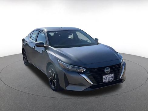 Used 2025 Nissan Sentra SV image 3