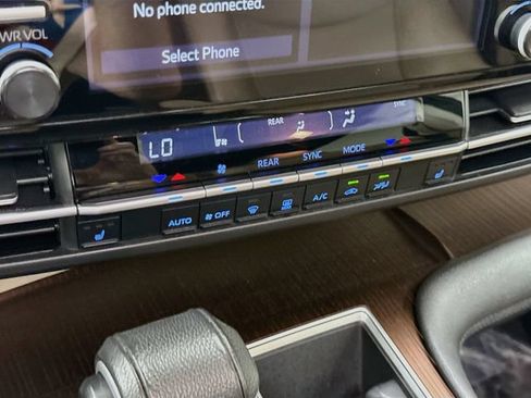 Used 2022 Toyota Sienna XLE FWD image 15