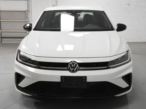 Used 2025 Volkswagen Jetta Sport FWD image 4