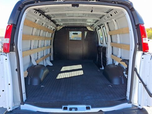 Used 2024 Chevrolet Express 2500 w/ Driver Convenience Package image 29