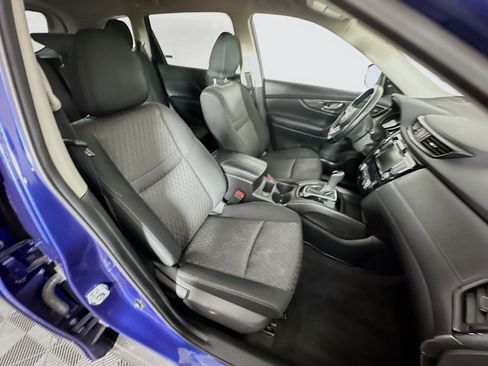 Used 2020 Nissan Rogue SV image 29