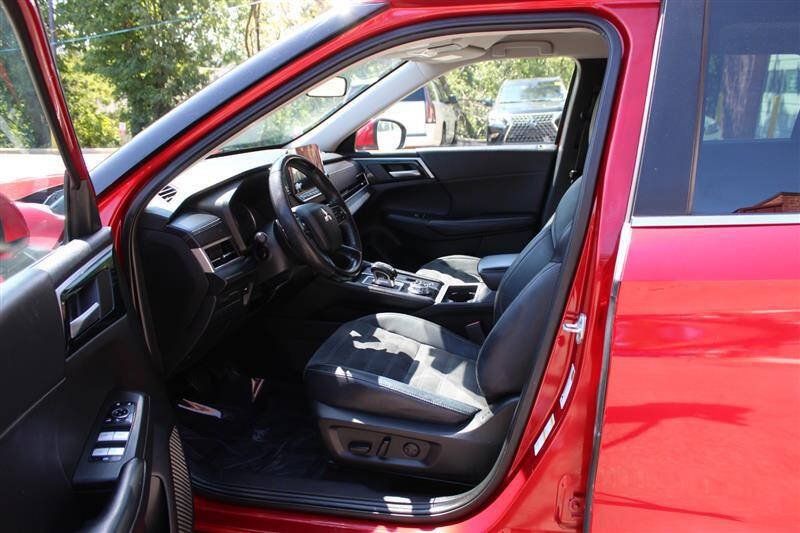 Used 2023 Mitsubishi Outlander SE AWD/4WD image 10