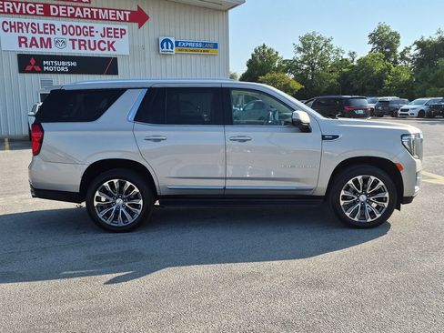 Used 2021 GMC Yukon Denali w/ Denali Premium Package AWD/4WD image 4