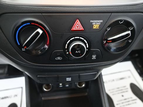 Used 2021 Hyundai Accent SE image 35