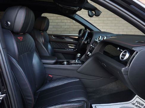 Used 2018 Bentley Bentayga AWD/4WD image 35