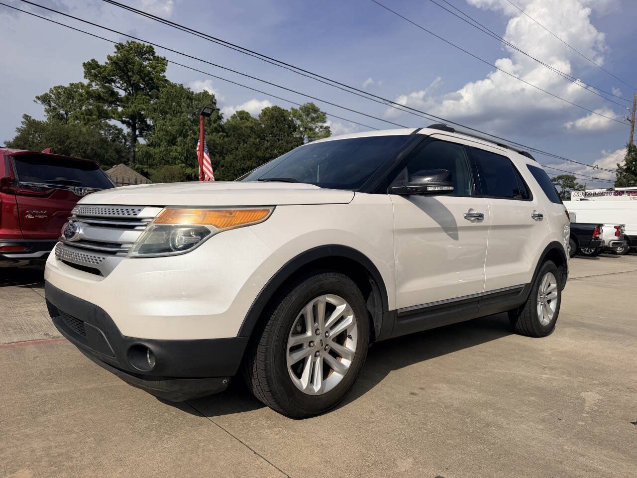 Used 2015 Ford Explorer XLT w/ Equipment Group 202A FWD image 2