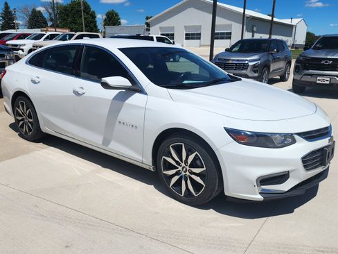 Used 2016 Chevrolet Malibu LT w/ Leather Package FWD image 3