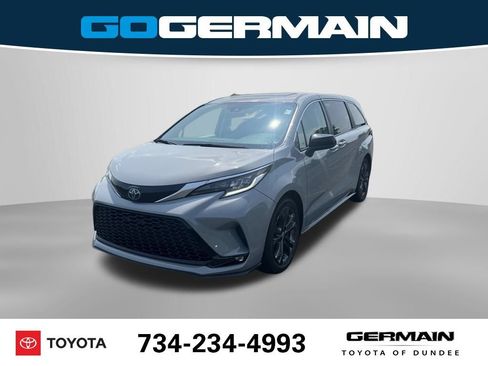 Used 2023 Toyota Sienna XSE FWD image 1