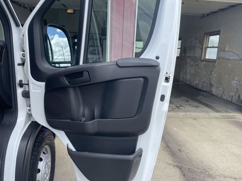 Used 2023 RAM ProMaster 2500 w/ Premium Appearance Group FWD image 25
