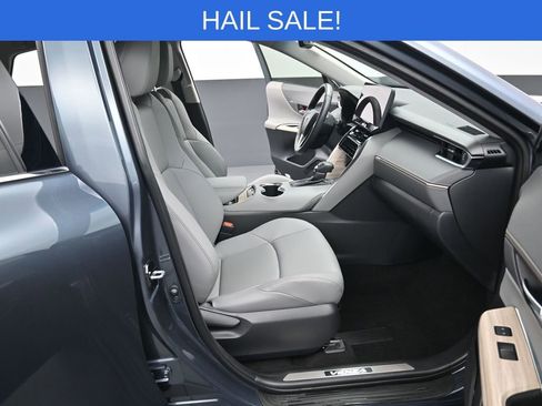 Certified 2024 Toyota Venza XLE image 34