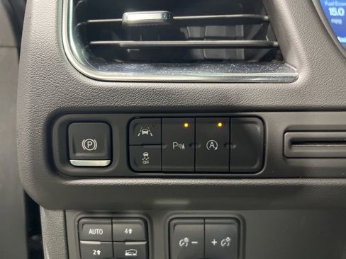 Used 2024 Chevrolet Suburban LT image 26