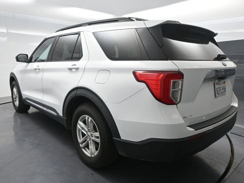 Used 2021 Ford Explorer XLT image 4