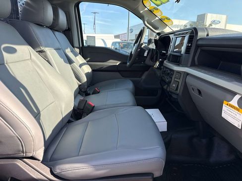 Used 2023 Ford F550 4x4 Regular Cab Super Duty image 13