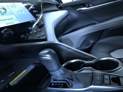 Certified 2020 Toyota Camry XLE image 28