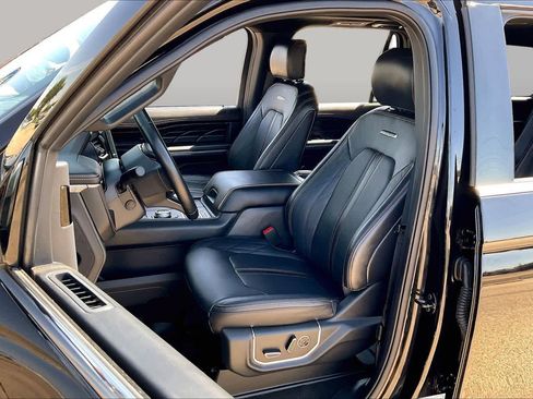 Used 2024 Ford Expedition Platinum AWD/4WD image 8