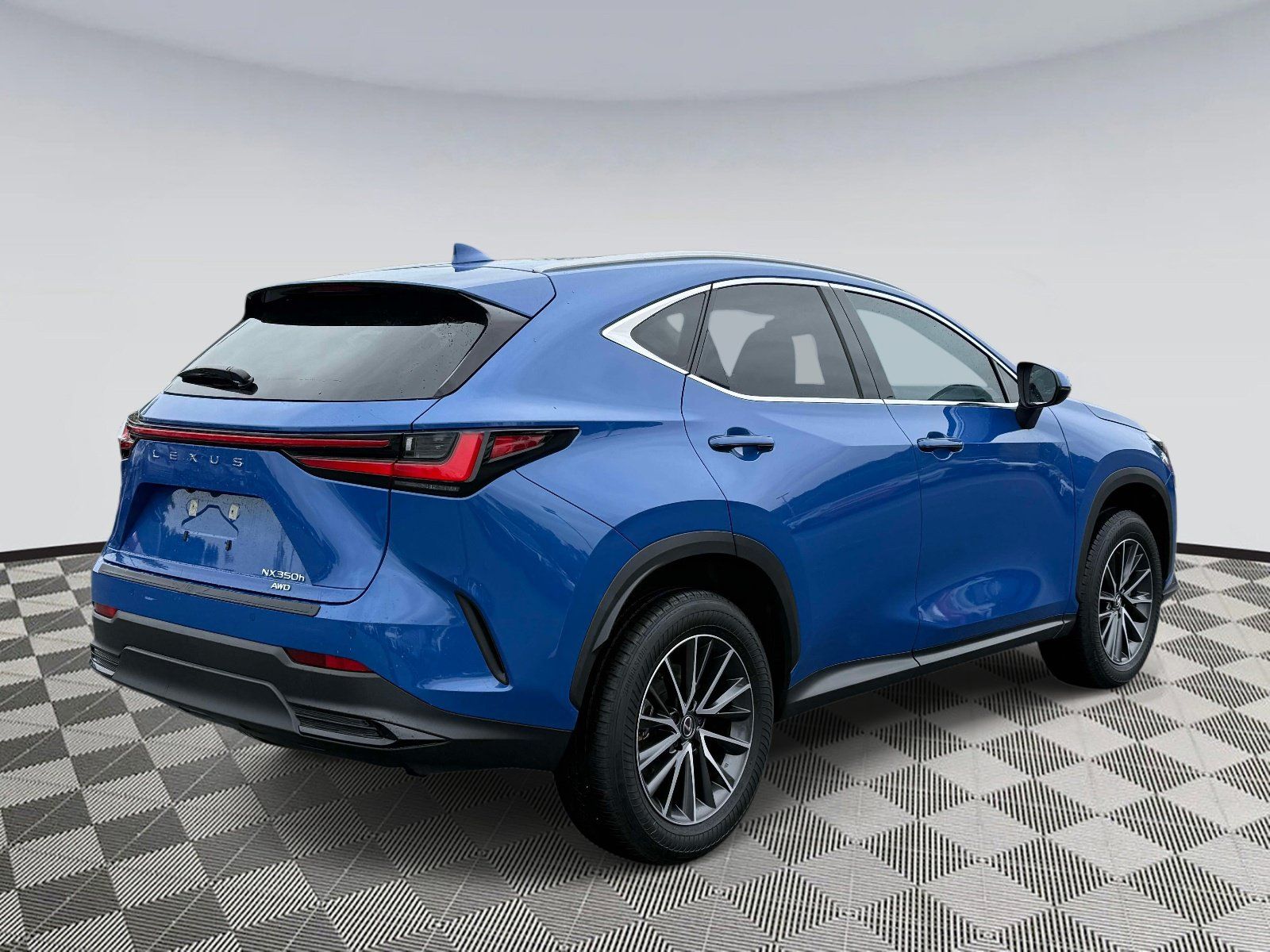 Used 2025 Lexus NX 350h AWD w/ Accessory Package (Z2) image 2