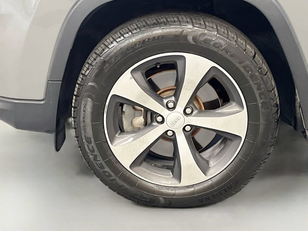 Used 2019 Jeep Cherokee Limited AWD/4WD image 31