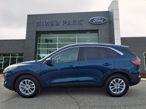 Certified 2020 Ford Escape SE image 4