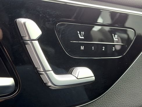 Certified 2025 Mercedes-Benz GLC 300 4MATIC image 24