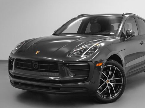 Used 2025 Porsche Macan image 7