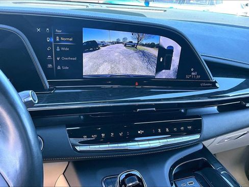 Used 2024 Cadillac Escalade Premium Luxury image 32