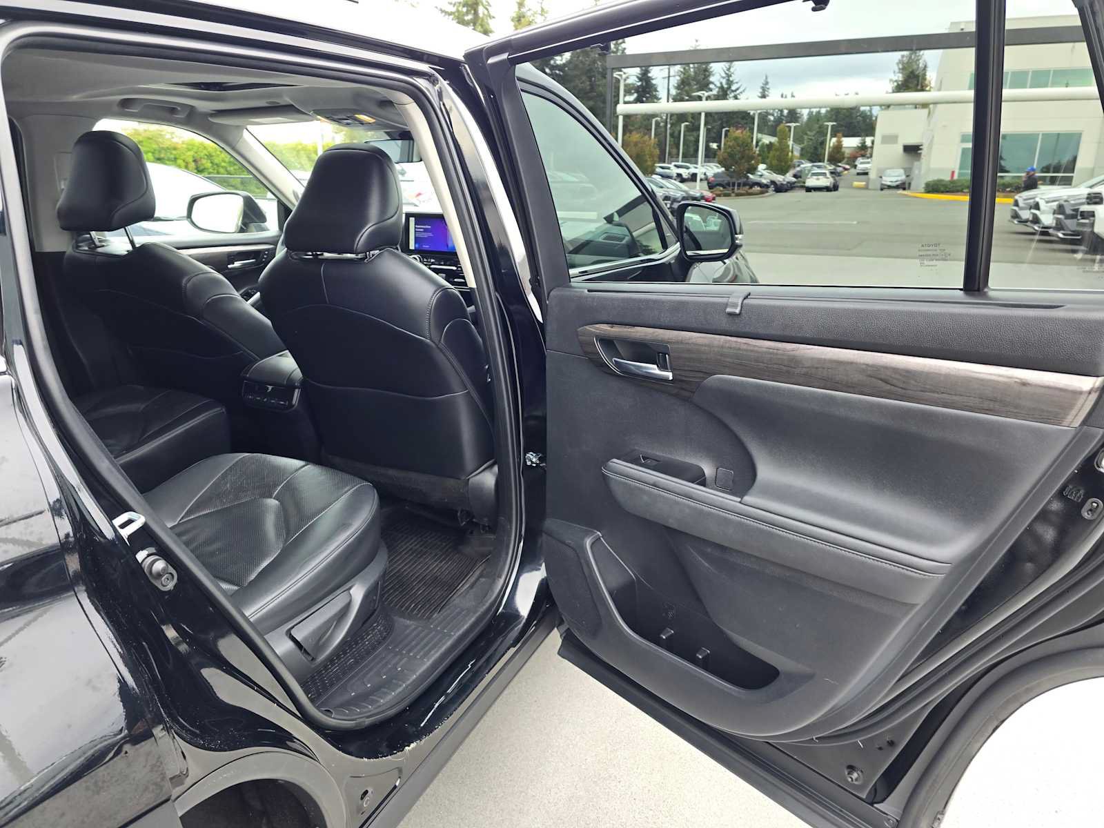 Used 2023 Toyota Highlander Limited AWD/4WD image 13