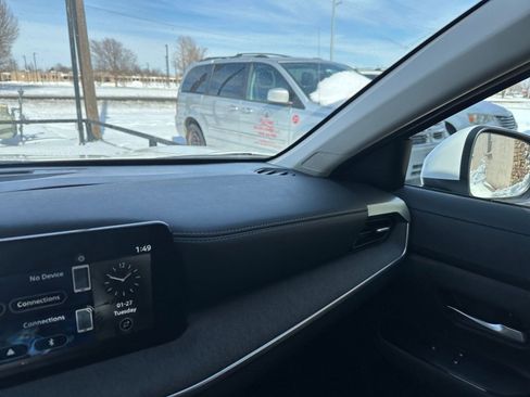 Used 2025 Nissan Kicks SV image 33