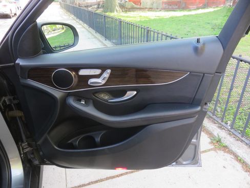 Used 2017 Mercedes-Benz GLC 300 4MATIC image 27