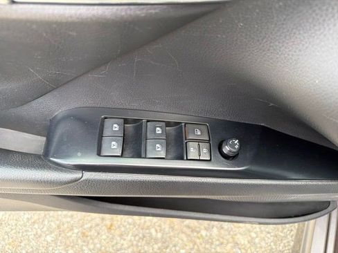 Used 2020 Toyota Camry SE w/ Carpet Mat Package FWD image 12