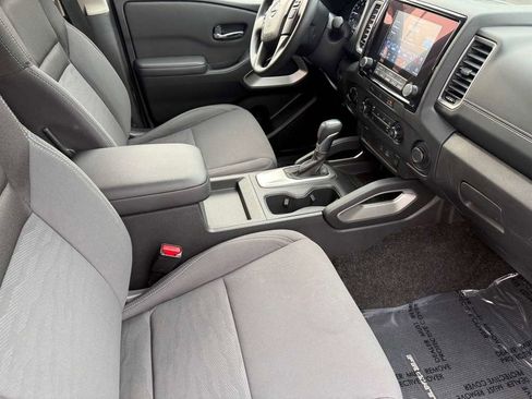 Used 2024 Nissan Frontier SV image 15