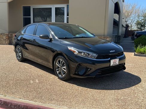 Used 2023 Kia Forte LXS image 6