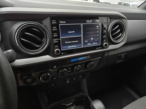 Certified 2022 Toyota Tacoma TRD Off-Road AWD/4WD image 30