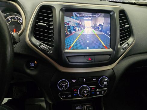 Used 2016 Jeep Cherokee Limited image 24