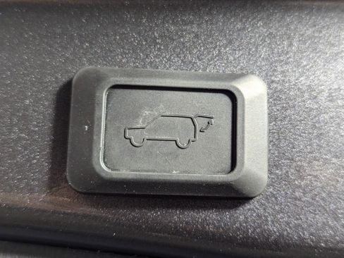 Used 2022 Toyota RAV4 XLE image 17