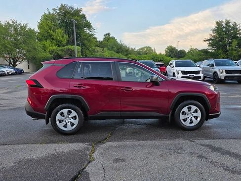 Used 2021 Toyota RAV4 LE AWD/4WD image 9