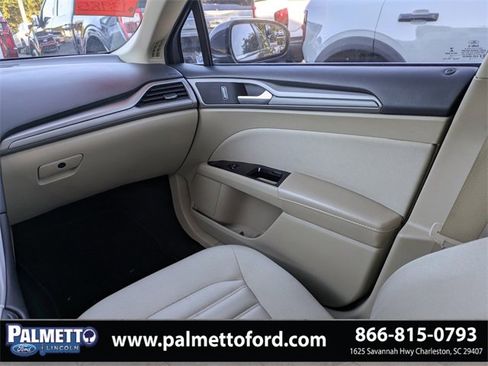 Used 2015 Ford Fusion SE image 17