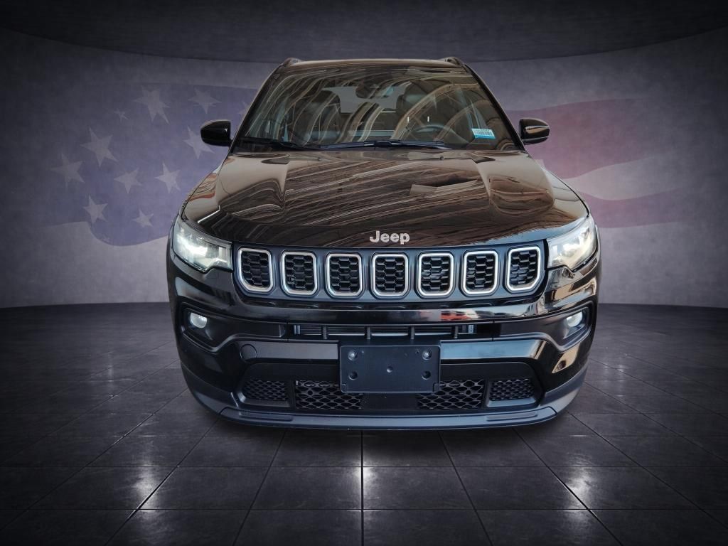 Used 2024 Jeep Compass Latitude AWD/4WD image 8