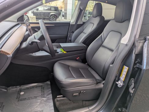 Used 2025 Tesla Model Y Long Range image 23