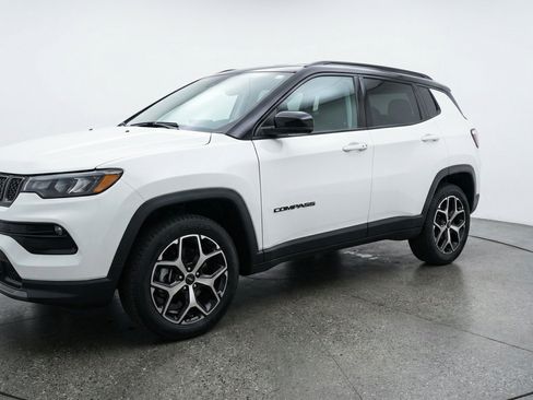 Used 2025 Jeep Compass Limited AWD/4WD image 3