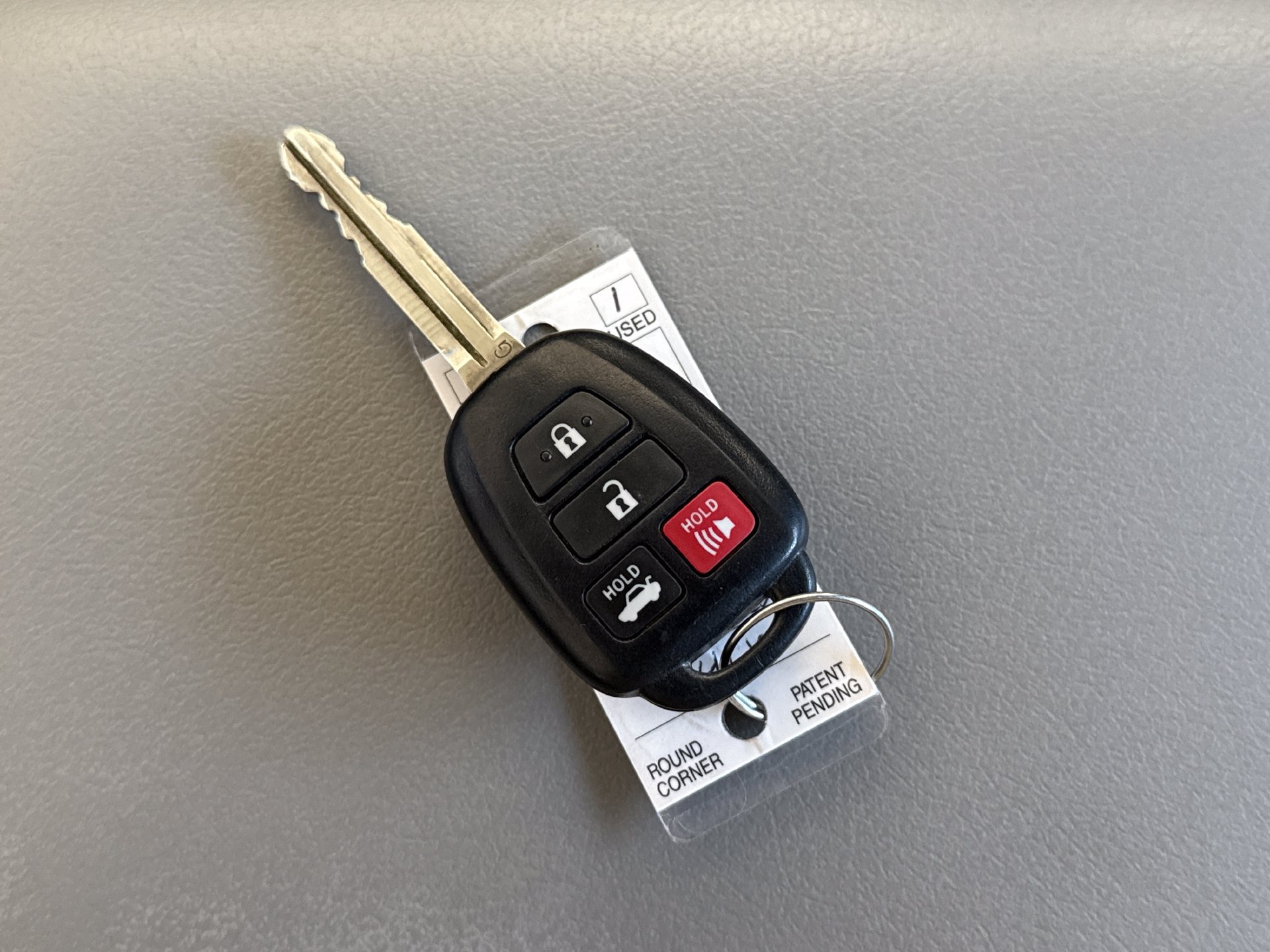 Used 2014 Toyota Camry LE FWD image 2