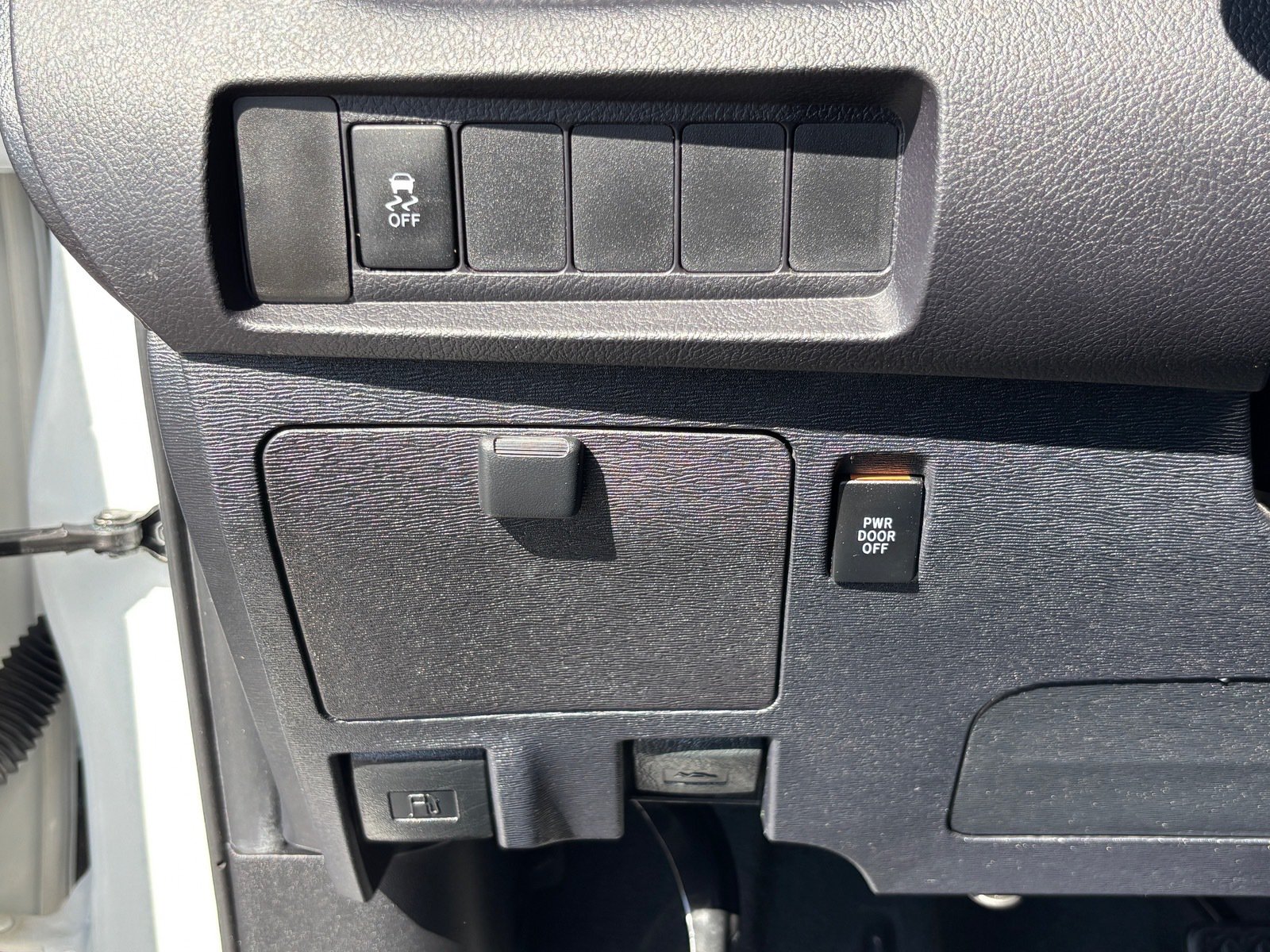 Used 2020 Toyota Sienna SE w/ Carpet Mat Package FWD image 24