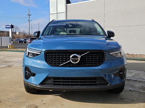 Certified 2023 Volvo XC40 B5 Plus w/ Driver Assist Package image 2