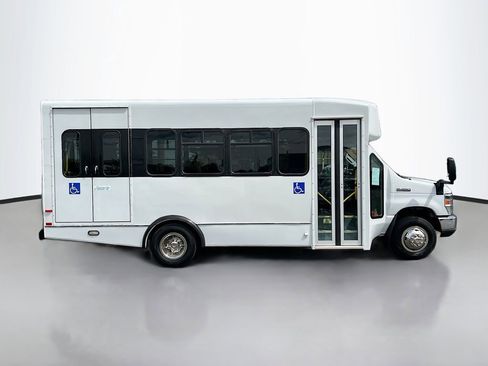 Used 2016 Ford E-450 and Econoline 450 Super Duty w/ Shuttle Bus Prep Package RWD image 31