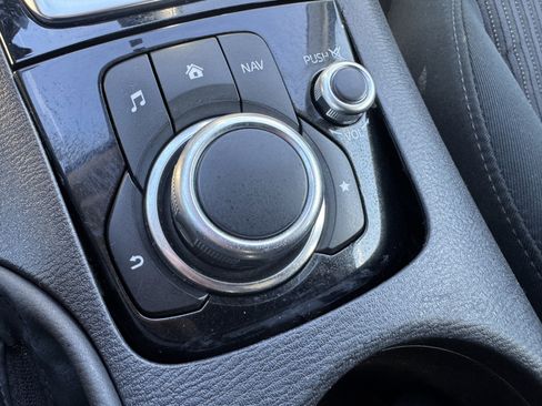 Used 2015 MAZDA MAZDA3 i Touring image 29