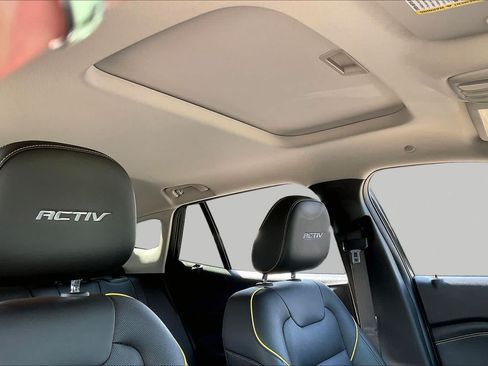 Used 2025 Chevrolet Trax ACTIV w/ Sunroof Package FWD image 14