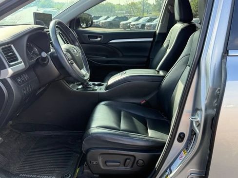 Used 2018 Toyota Highlander XLE AWD/4WD image 13